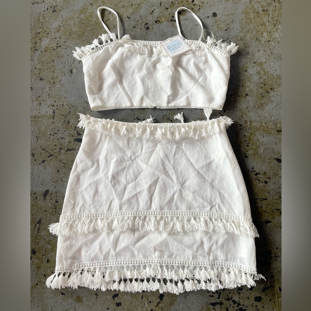 NWT Cloud Ten White Two-Piece Set Crop Top/Mini Skirt with Tassels Size Large - Picture 2 of 7